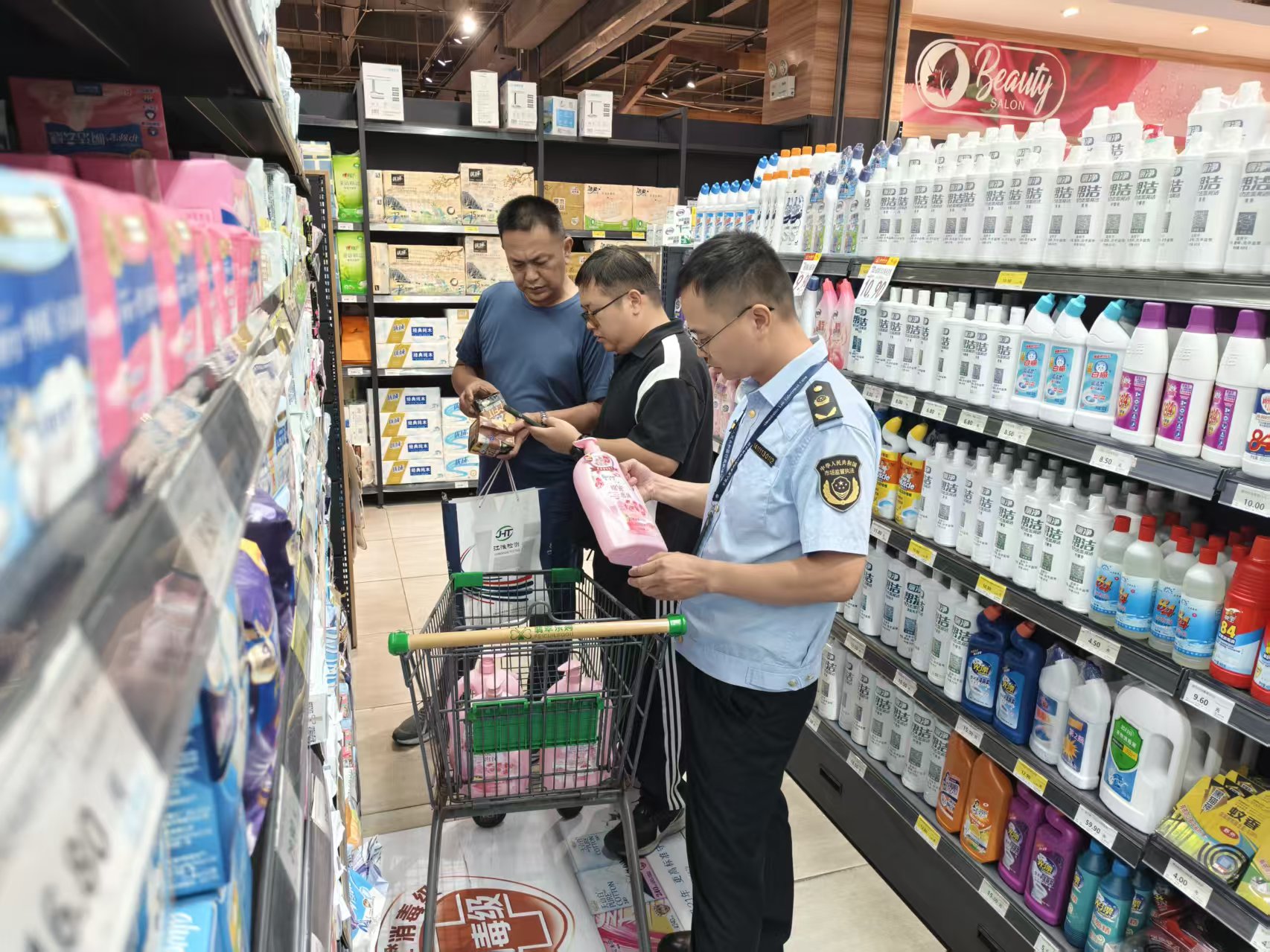 廣昌縣市場監督管理局扎實開展日用品、眼鏡、校服產品質量專項監督抽檢工作